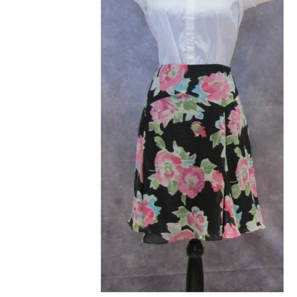 Chaps Black w/ Pink Floral Flirty Skirt Size 16P - Picture 1 of 5
